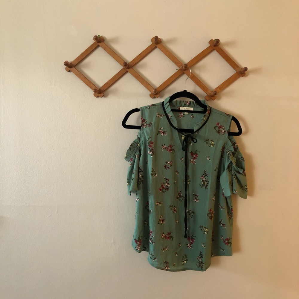 E Hanger M Cold Shoulder Floral Tie Neck Blouse